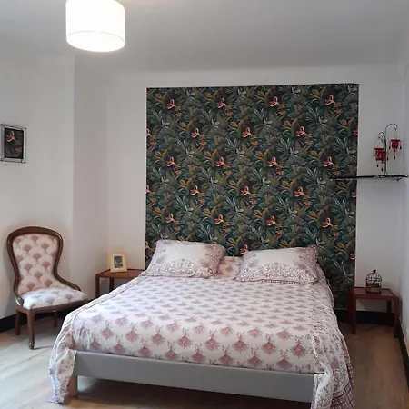 Apartment Maison De Village Au Centre De Jusqu'a 5 Personnes Et 1 Bebe Thuir