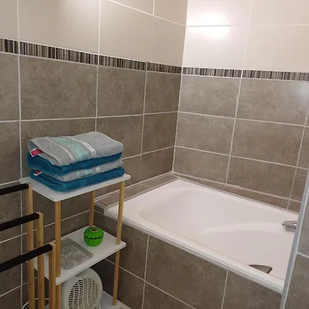 Daire Maison De Village Au Centre De Jusqu'a 5 Personnes Et 1 Bebe