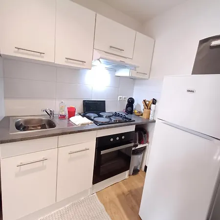Maison De Village Au Centre De Jusqu'a 5 Personnes Et 1 Bebe Thuir