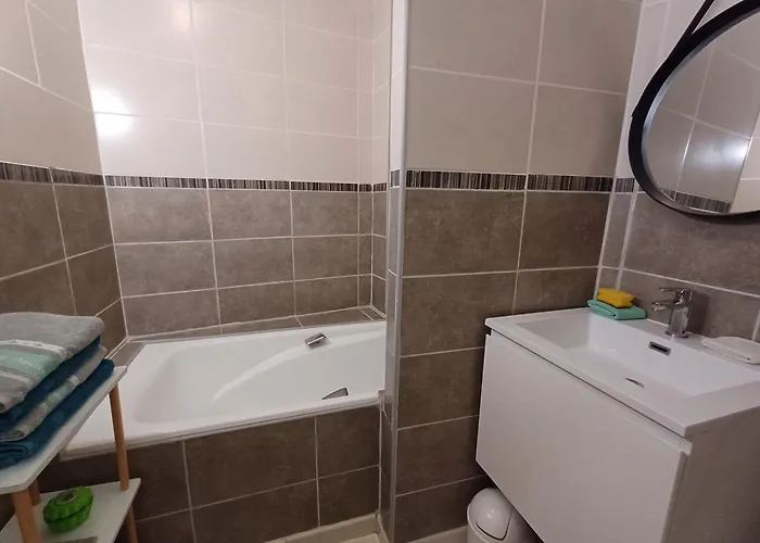Maison De Village Au Centre De Jusqu'à 5 Personnes Et 1 Bébé Appartement *