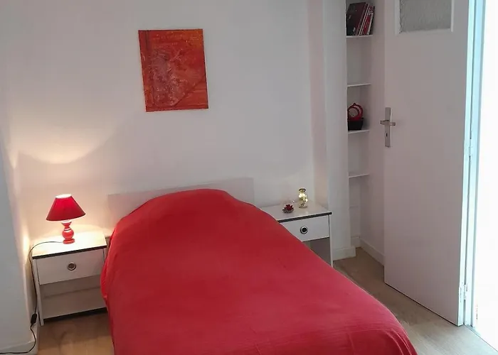 Maison De Village Au Centre De Jusqu'à 5 Personnes Et 1 Bébé *